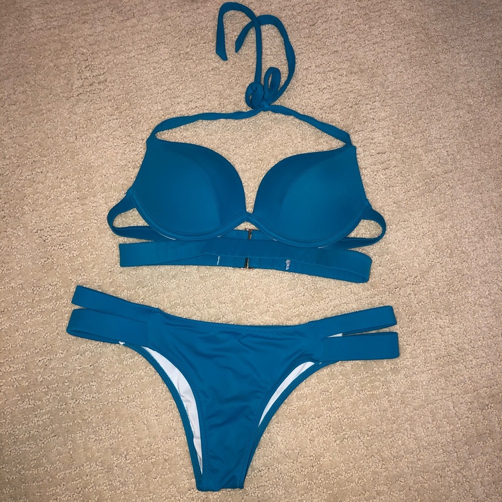 Victoria’s Secret bikini